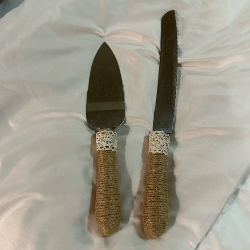Wedding cake serving set